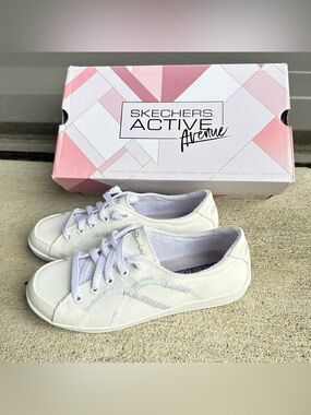 Brand New With Box Skechers Active Slip On Shoes Memory Foam Size 6